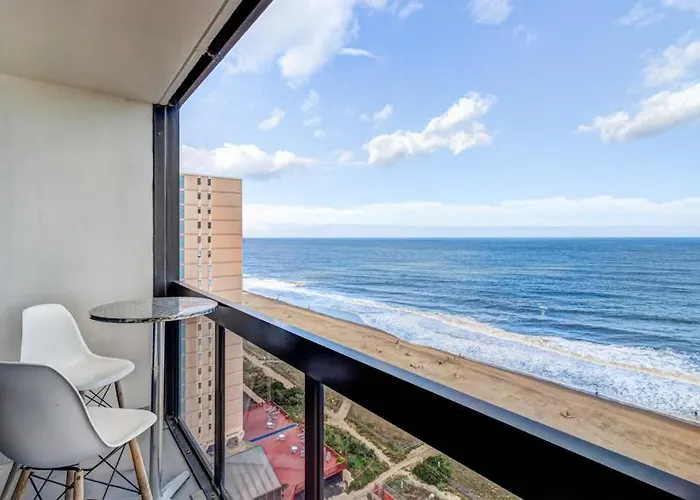 Hébergement de vacances 15th-floor Oceanfront With Pool Ac & Access