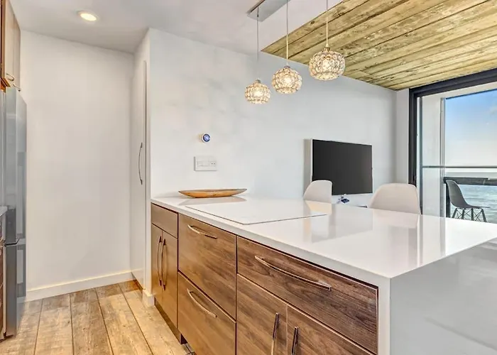 15th-floor Oceanfront With Pool Ac & Access *